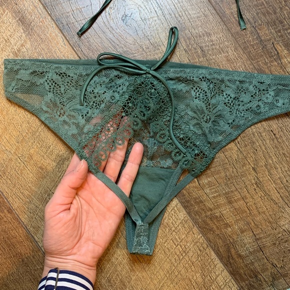 NWOT VS unlined lace bralette & matching panty - Picture 7 of 16